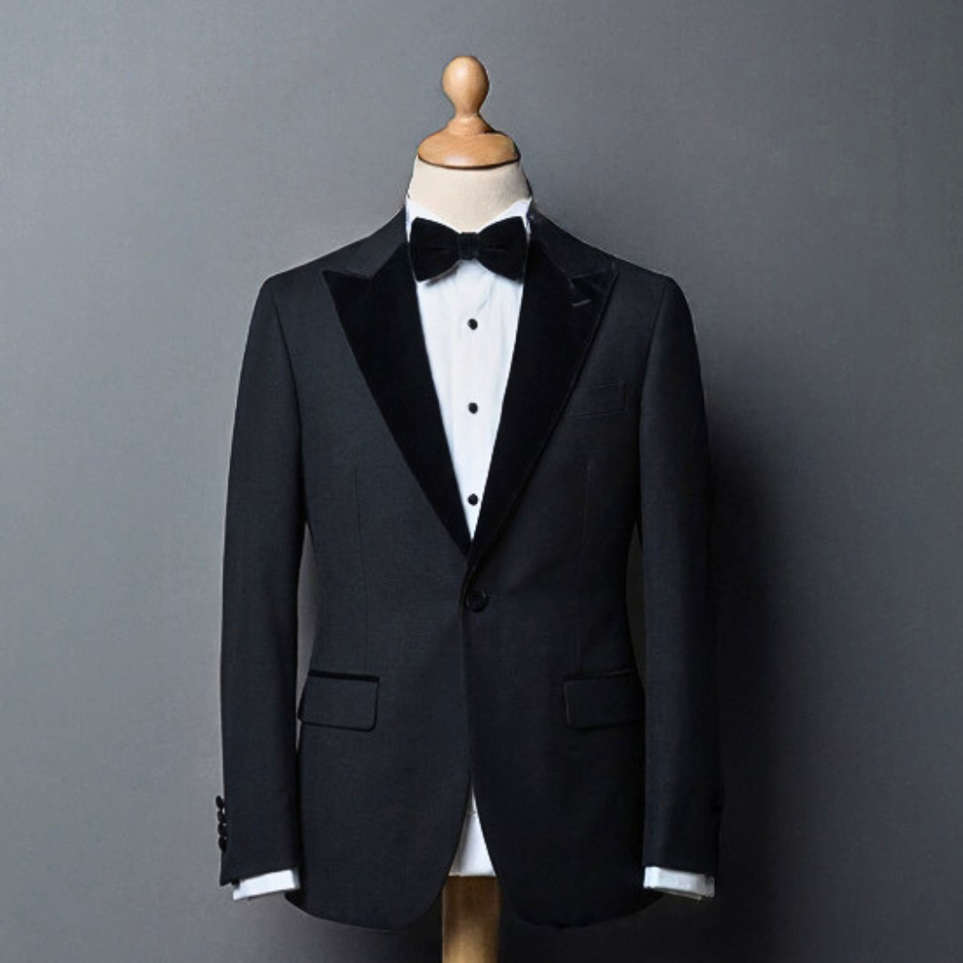 Single breasted peak satin lapel Black tuxedo